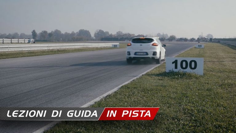 Adrenalina in pista: l’arte di guidare auto sportive